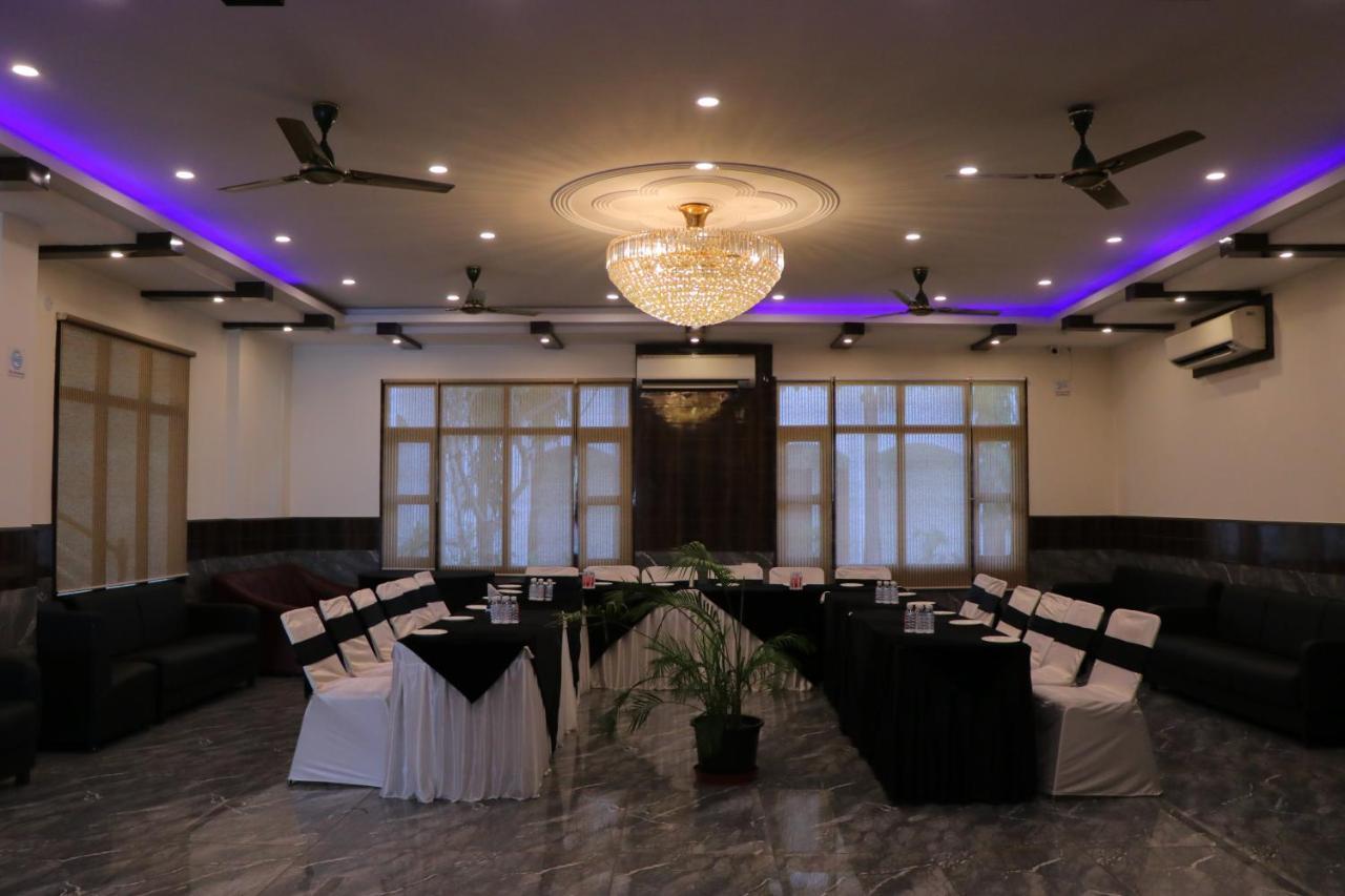 Hotel Clarks Inn Express Bharatpur Exterior foto
