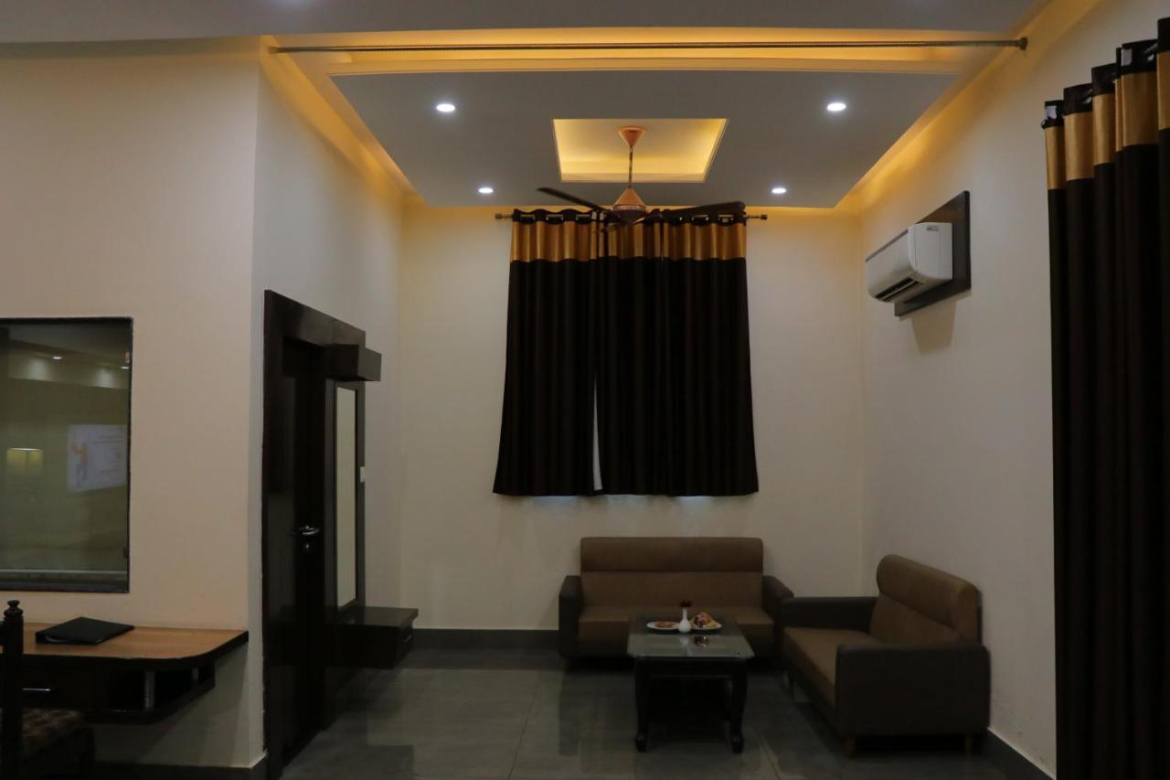 Hotel Clarks Inn Express Bharatpur Exterior foto